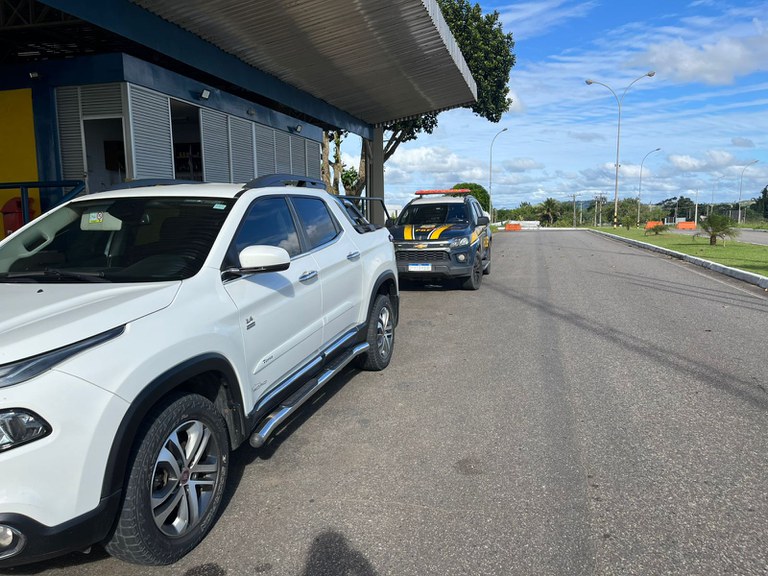 Com carro do patrão, homem acaba detido e levado para a delegacia por receptação de veículo roubado Com carro do patrão, homem acaba detido e levado para a delegacia por receptação de veículo roubado