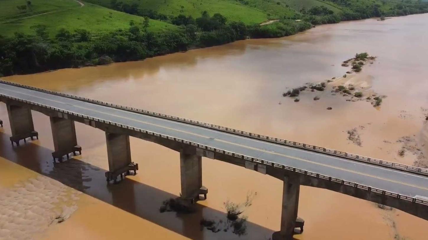 Ponte sobre o Rio Jequitinhonha terá tráfego controlado a partir desta quarta-feira (18) Ponte sobre o Rio Jequitinhonha terá tráfego controlado a partir desta quarta-feira (18)