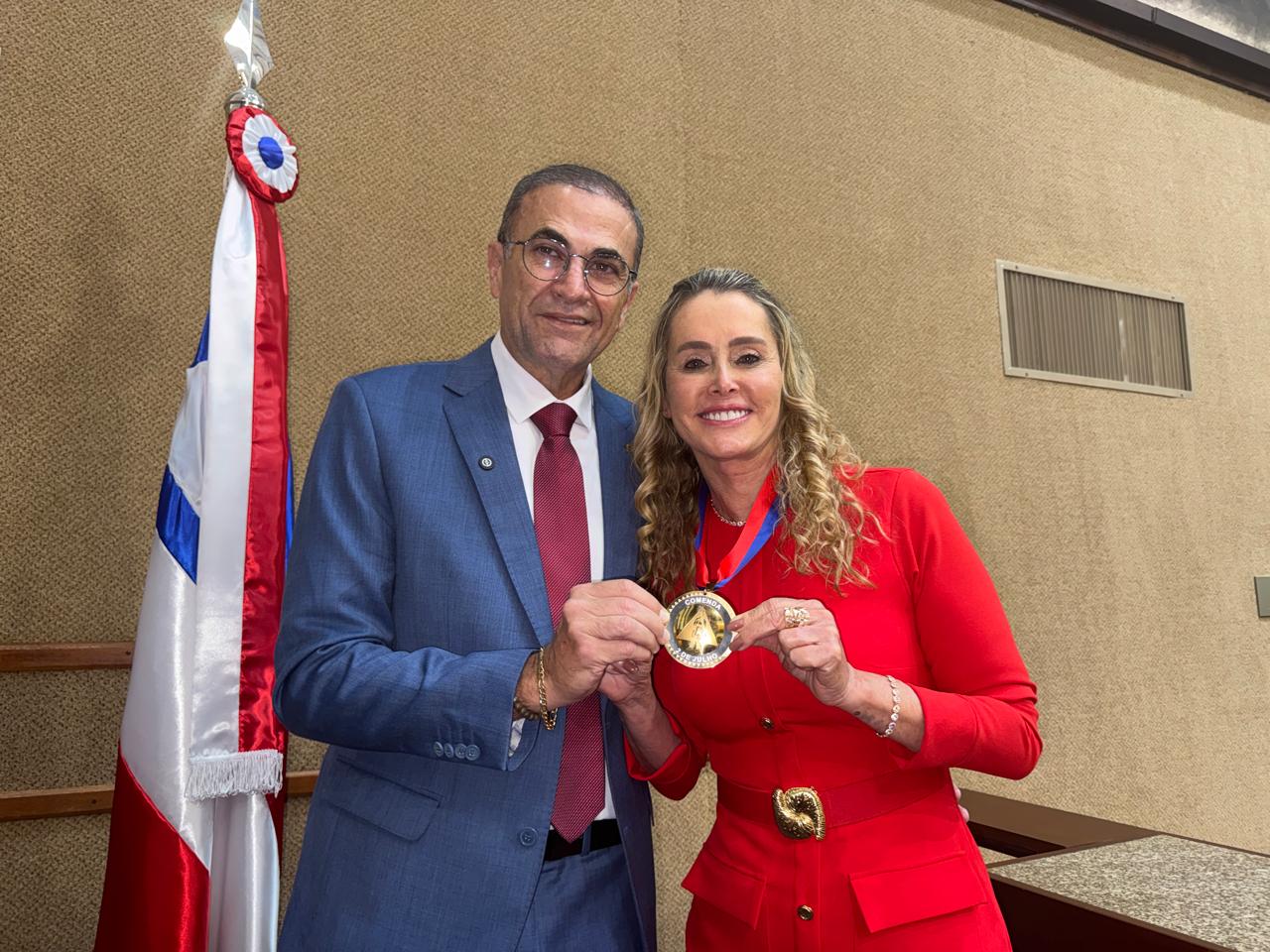 Atuação da prefeita de Jaguaquara inspira participação feminina na política, diz deputado Hassan ao outorgar a Comenda 2 de Julho Atuação da prefeita de Jaguaquara inspira participação feminina na política, diz deputado Hassan ao outorgar a Comenda 2 de Julho