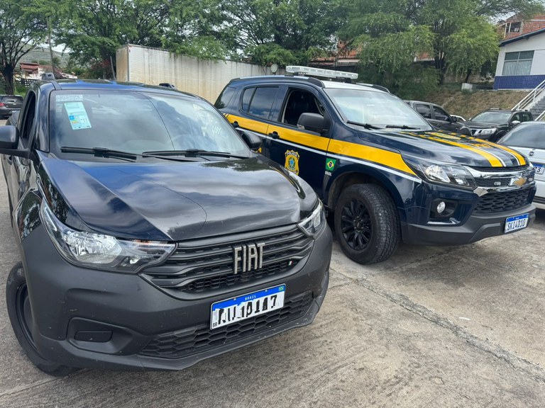 PRF recupera veículo com registro de furto em Jequié (BA) durante fiscalização na BR-116 PRF recupera veículo com registro de furto em Jequié (BA) durante fiscalização na BR-116