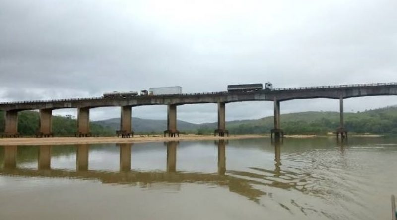 DNIT alerta para interdição total do tráfego da ponte sobre o Rio Jequitinhonha na BR-101/BA a partir de segunda-feira (5) DNIT alerta para interdição total do tráfego da ponte sobre o Rio Jequitinhonha na BR-101/BA a partir de segunda-feira (5)