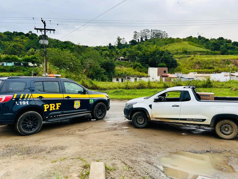 Veículo com registro de furto é recuperado pela PRF em Ipiaú Veículo com registro de furto é recuperado pela PRF em Ipiaú