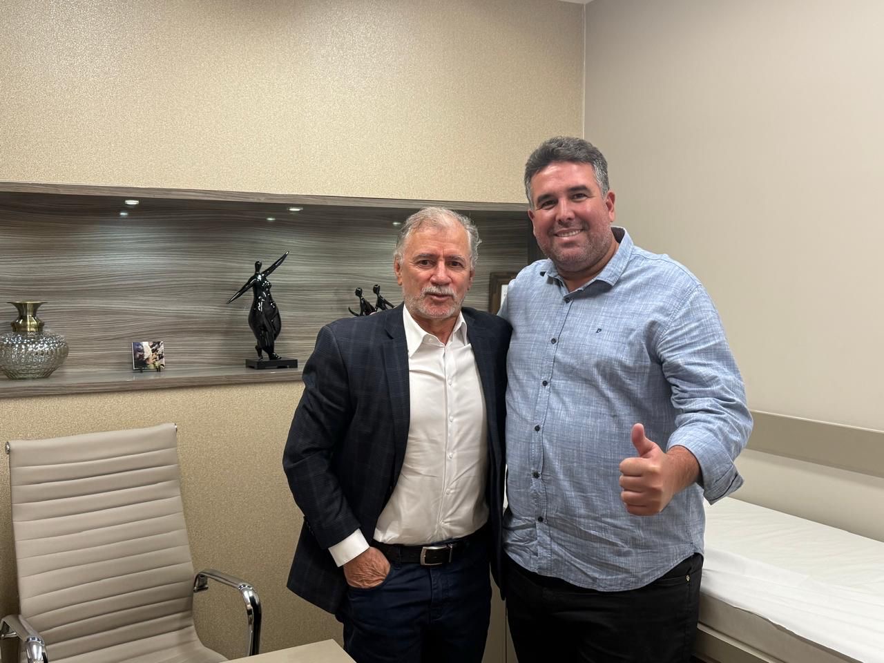 Deputado Patrick Lopes e Dr. Erivaldo Alves avaliam avanços das cirurgias bariátricas pelo SUS na Bahia Deputado Patrick Lopes e Dr. Erivaldo Alves avaliam avanços das cirurgias bariátricas pelo SUS na Bahia