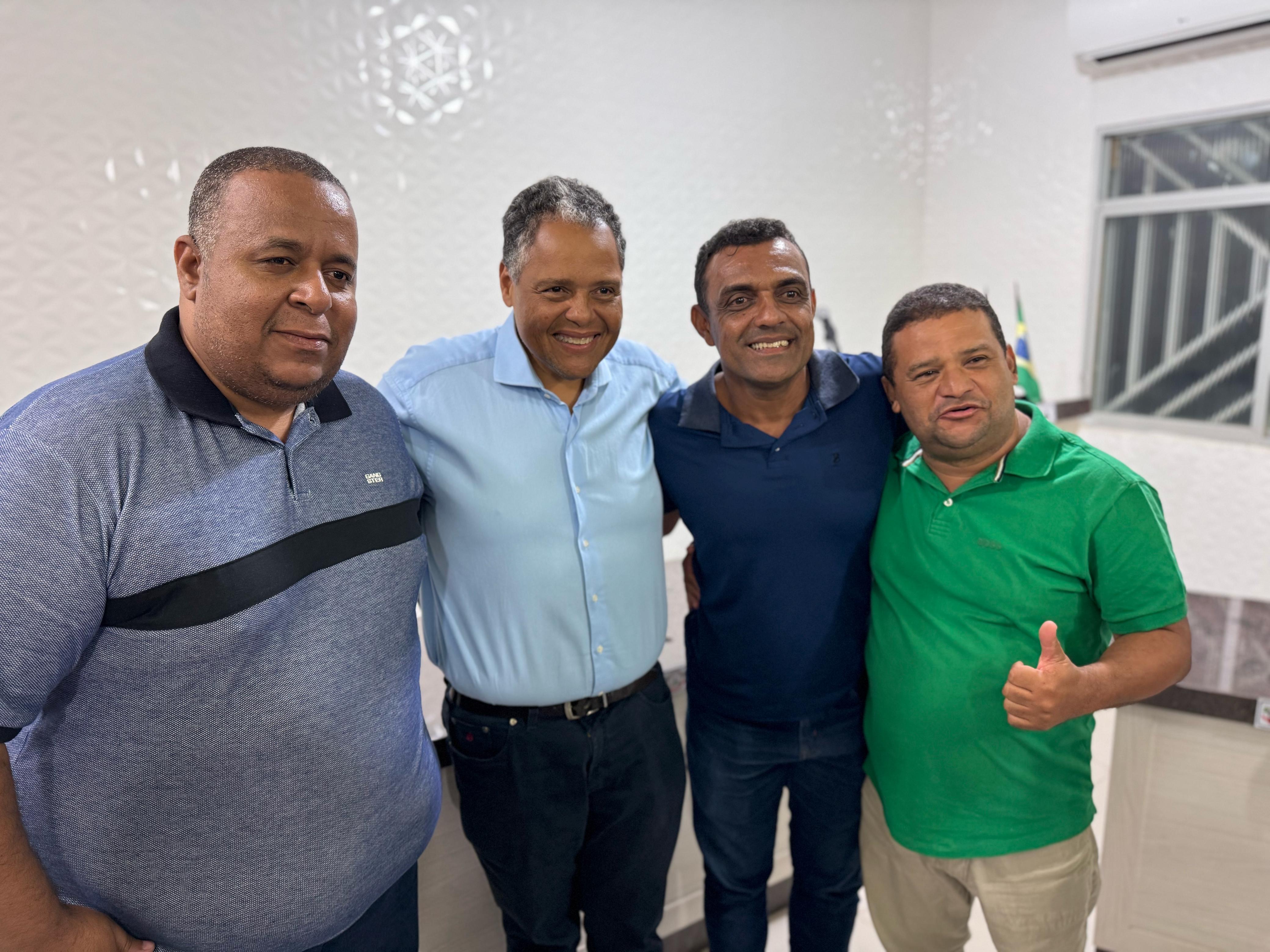 Itagi : A pedido do vereador Gielton Bispo, Deputado Federal Antônio Brito destina 500 mil reais para compra de Veículo. Itagi : A pedido do vereador Gielton Bispo, Deputado Federal Antônio Brito destina 500 mil reais para compra de Veículo.