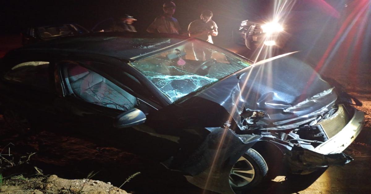 Carro colide na traseira de caminhão na BA-250; feridos são encaminhados ao Hospital de Maracás  Notícias Católicas