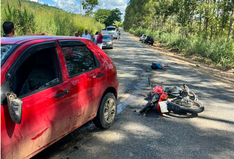 Colisão frontal deixa um morto e dois feridos na BA-650, entre Ipiaú e Itagibá Colisão frontal deixa um morto e dois feridos na BA-650, entre Ipiaú e Itagibá
