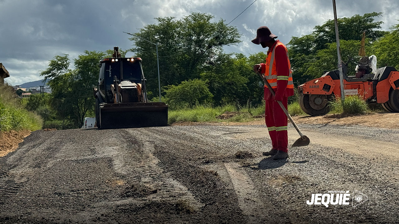 Prefeitura de Jequié avança com obras de pavimentação da rua que liga bairro São Luís ao São Judas Tadeu