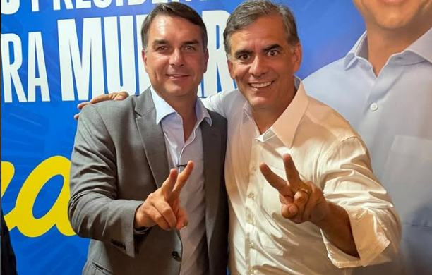 Leur Lomanto Júnior participa de ato ao lado de Flávio Bolsonaro e declara apoio à candidatura presidencial Leur Lomanto Júnior participa de ato ao lado de Flávio Bolsonaro e declara apoio à candidatura presidencial