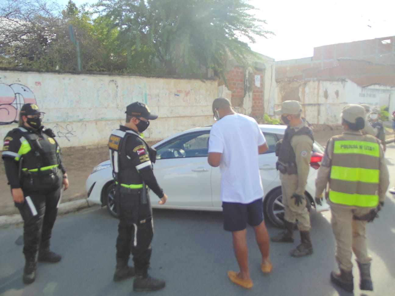 Polícia Militar e SUMTRAN realizaram mega blitz na Avenida João Goulart