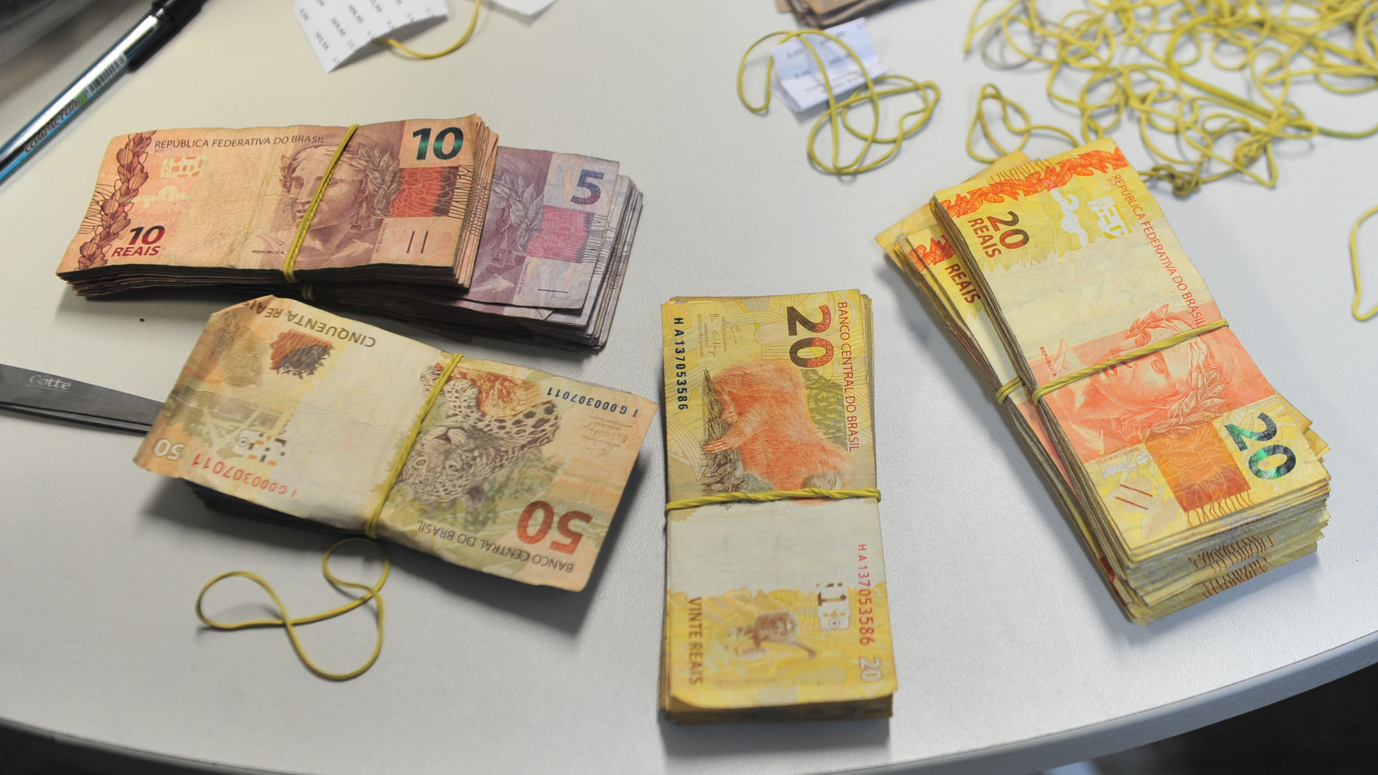 Decretada prisão preventiva de cinco denunciados por esquema de lavagem de dinheiro de facção criminosa