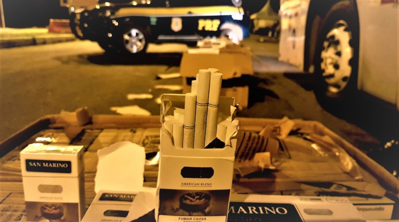 PRF apreende cigarro paraguaio dentro de ônibus em Jequié