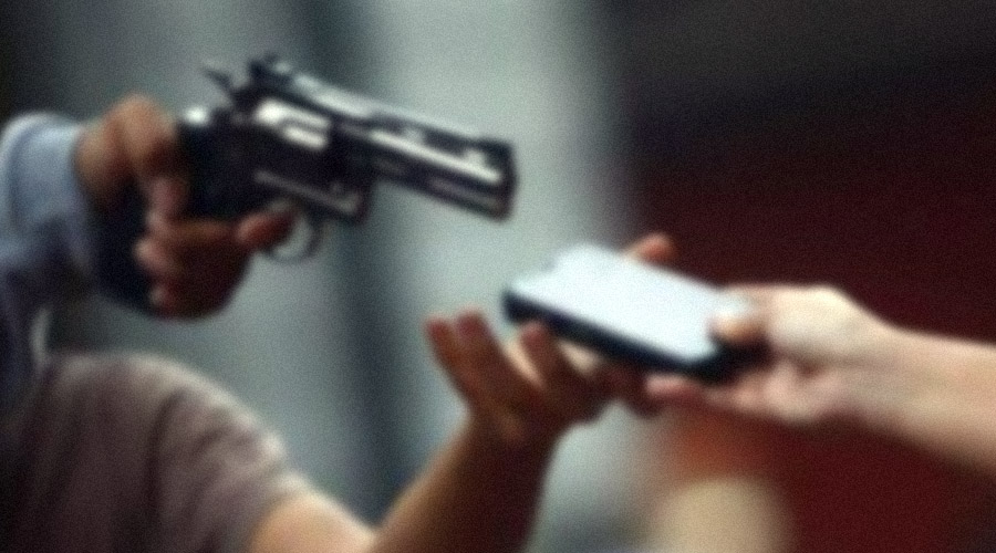 Assalto durante confraternização, bandidos levaram 4 celulares Assalto durante confraternização, bandidos levaram 4 celulares