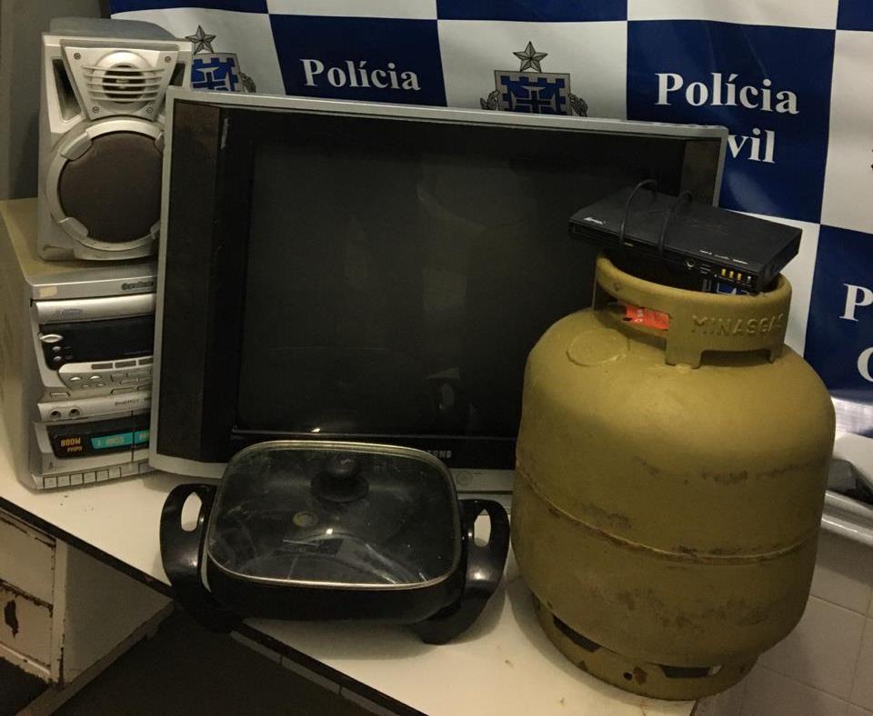 Brejões: Polícia Civil recupera objetos furtados e prende o autor Brejões: Polícia Civil recupera objetos furtados e prende o autor