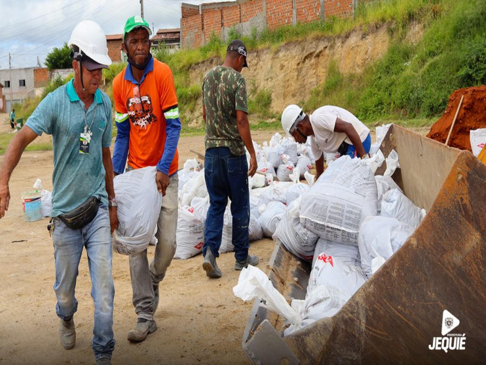 Prefeitura de Jequié inicia obra de contenção de encostas no bairro Brasil Novo